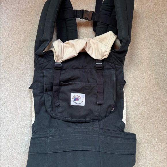 Ergobaby Carrier in Black and Tan - Picture 1 of 2